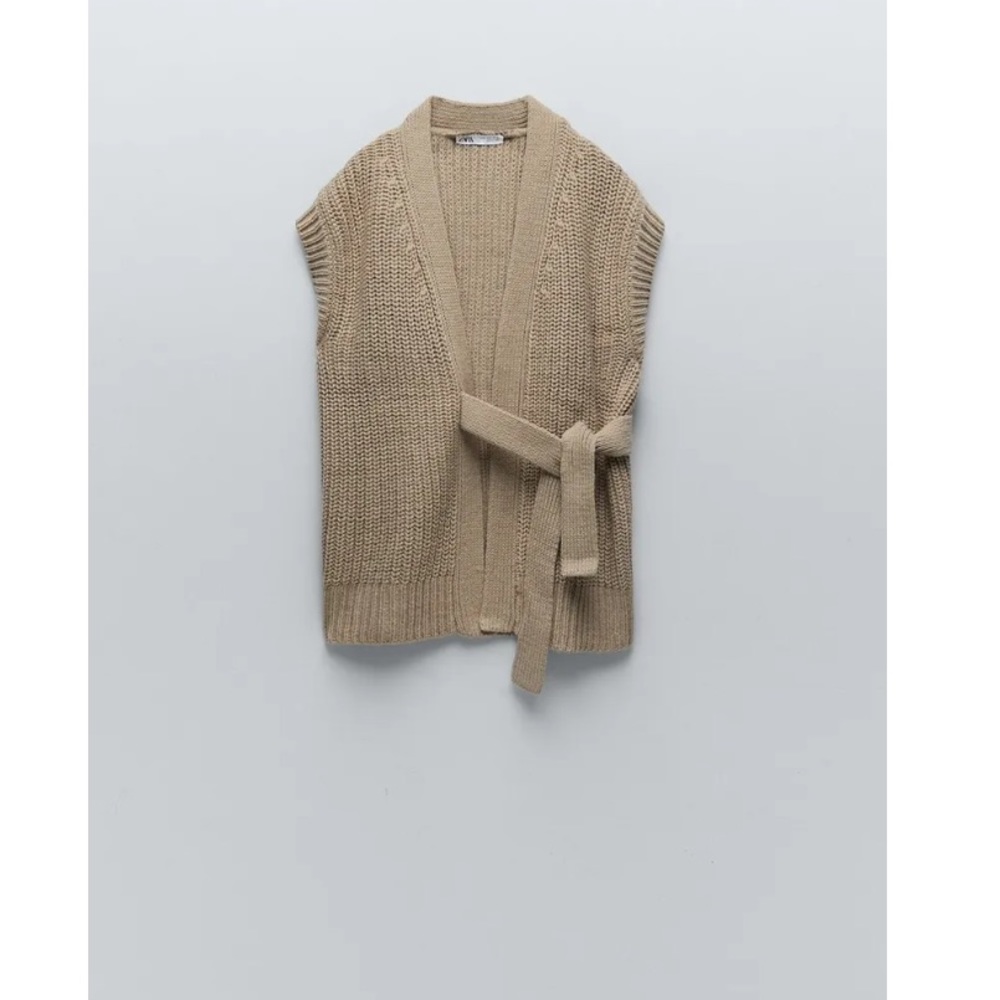 Zara Woman Chunky Oversized Knitted Waistcoat Sweater Vest with Belt. M